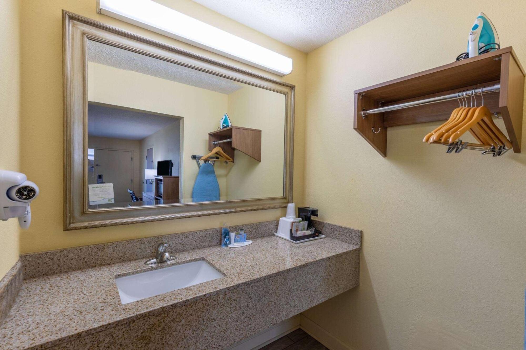 Days Inn By Wyndham Florence/I-95 North Esterno foto