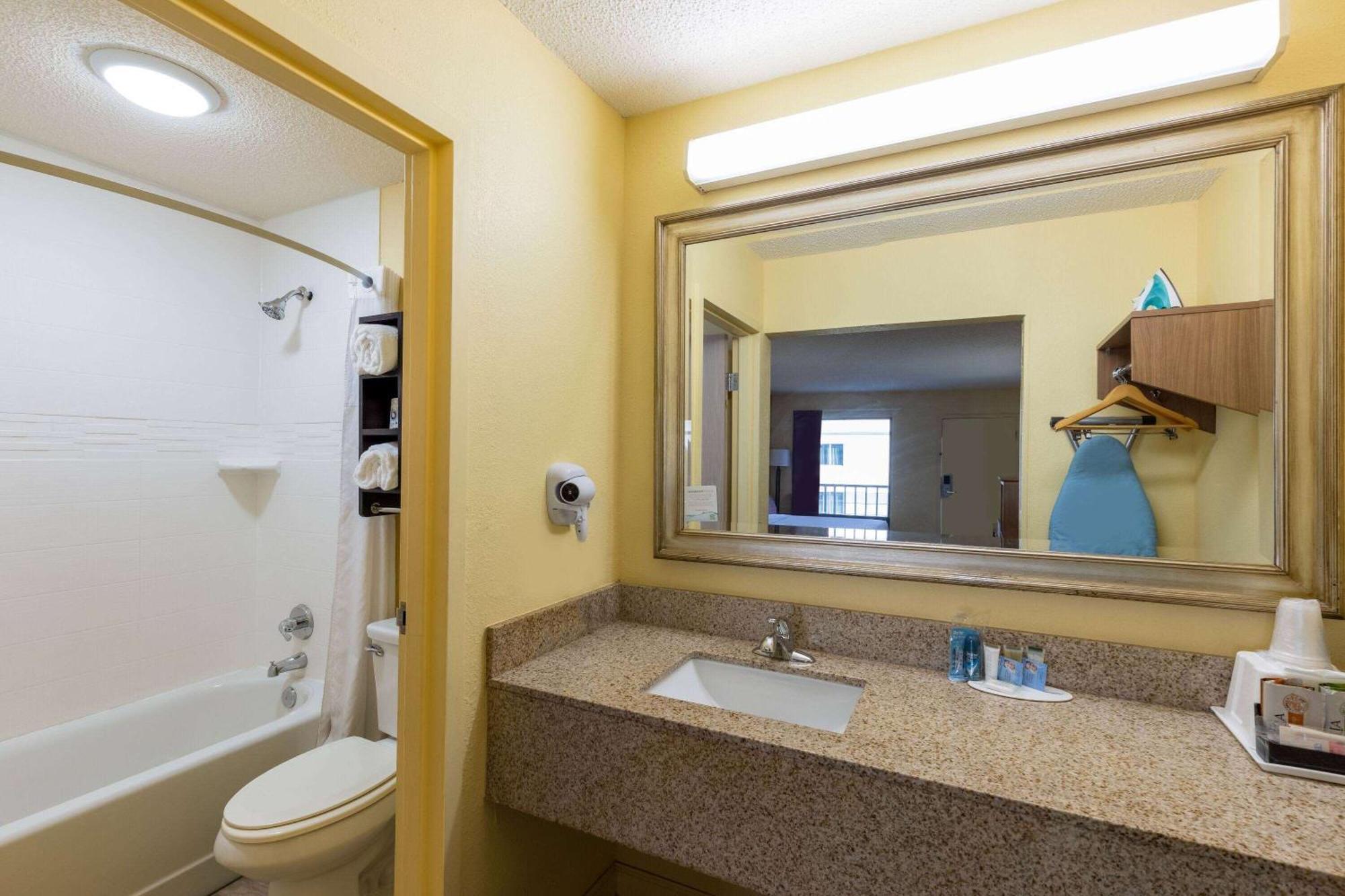 Days Inn By Wyndham Florence/I-95 North Esterno foto