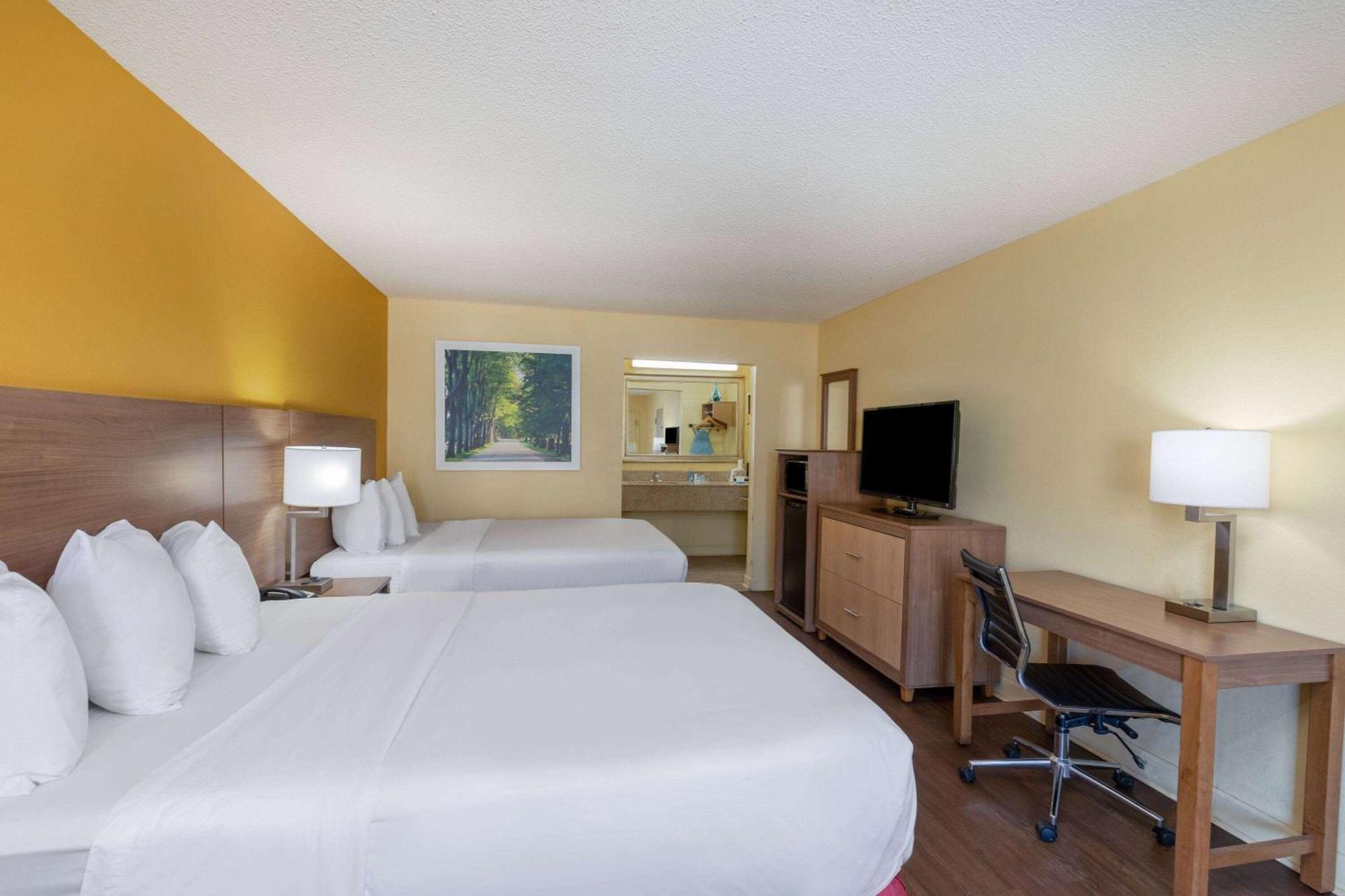 Days Inn By Wyndham Florence/I-95 North Esterno foto